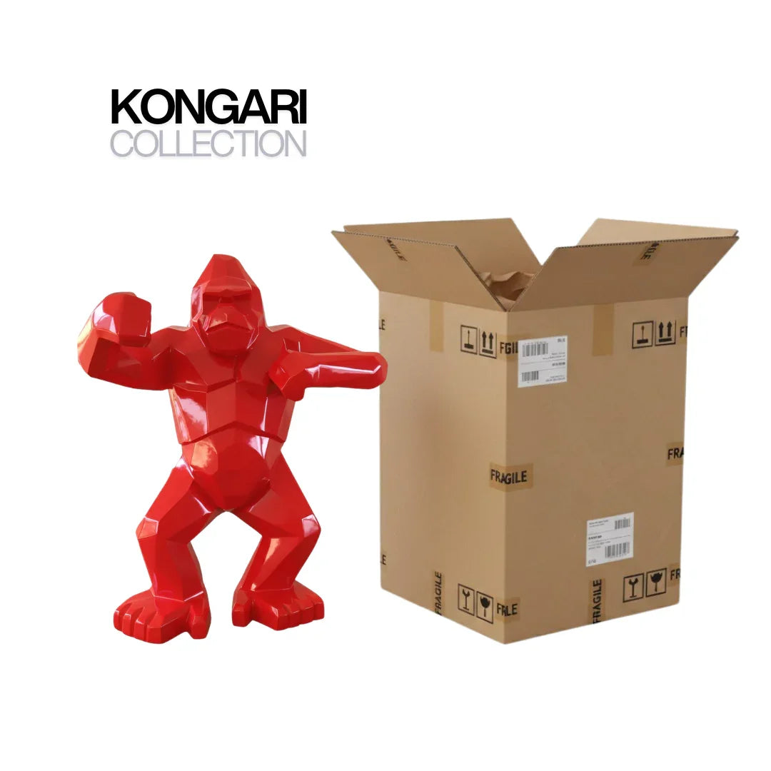 Sculpture gorille origami rouge Kongari Collection finition brillante à côté d'un carton d'emballage.